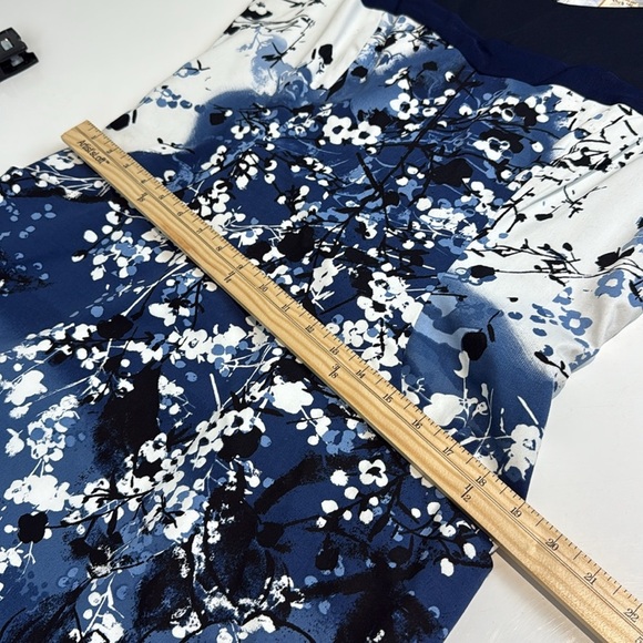 T Tahari Floral Blue and White Dress Size 14 - Picture 7 of 9